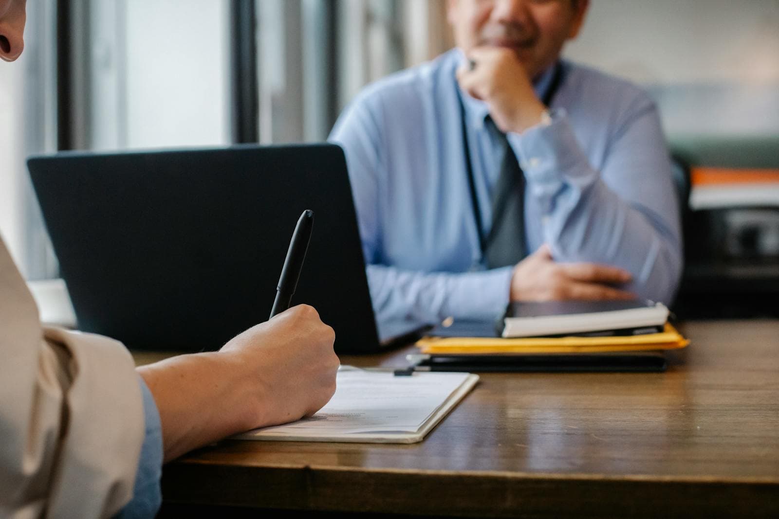 A candidate meeting with an Experts Plus consultant