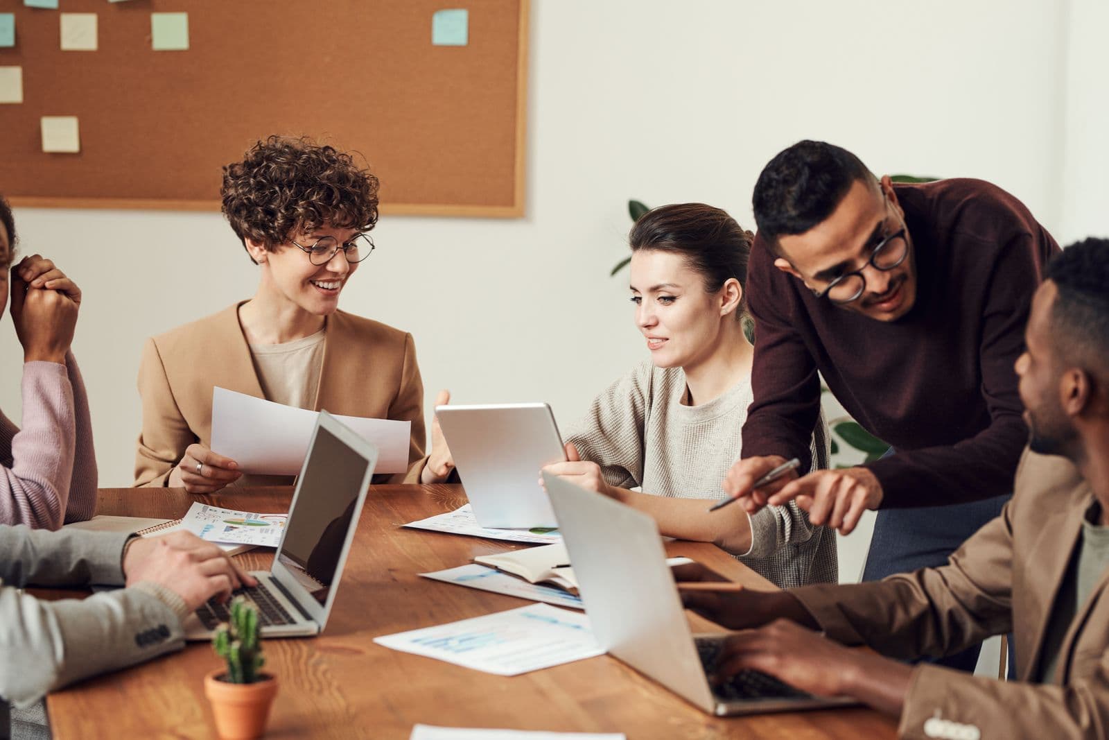 Experts Plus consultants collaborating with a client team